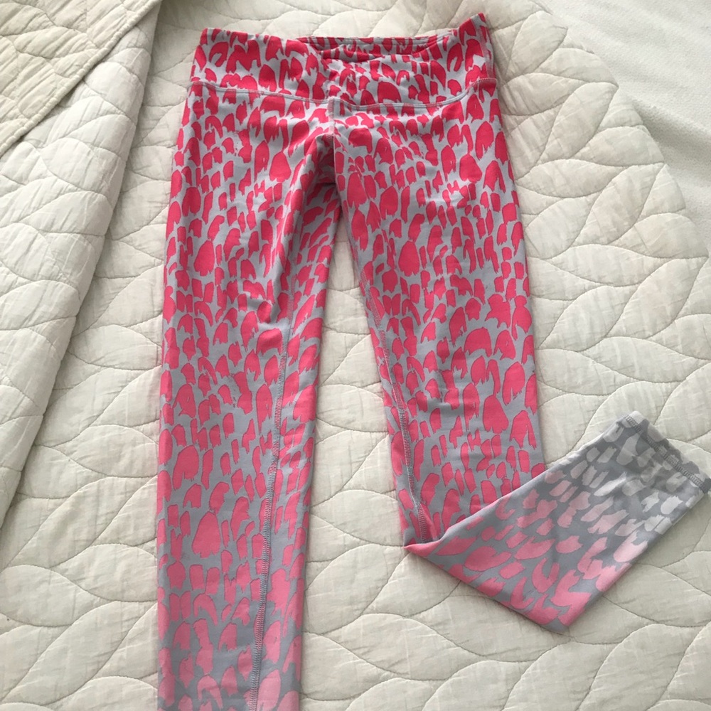 Funky ALO yoga leggings. Pink and ombré design!
